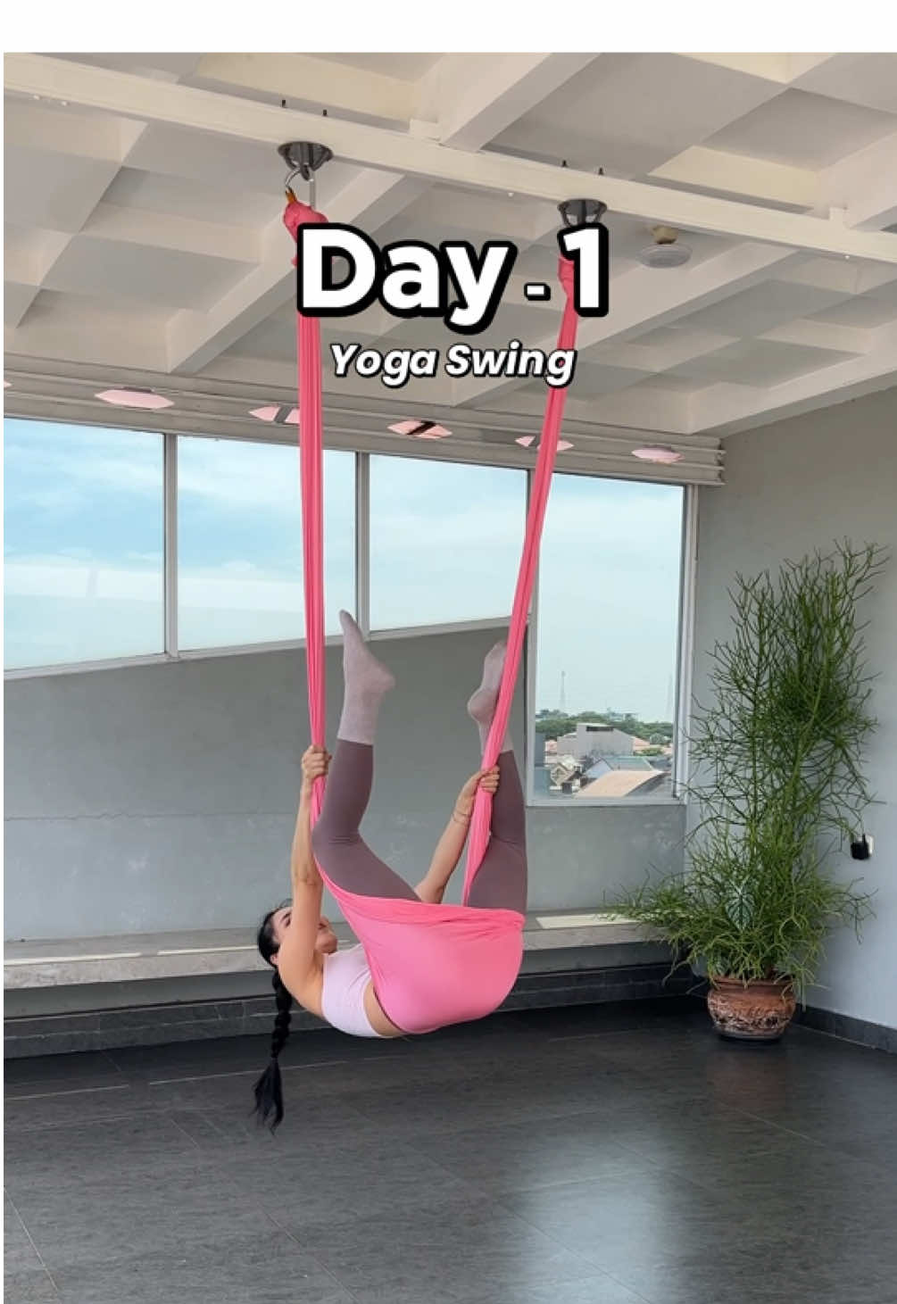 Dulu cupu sekarang udah pro bisa muter-muter di udara! 🤪 #svrg #svrgasm #yoga #yogaswing #aerialyogaswing   