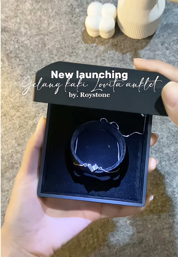 Roystone ada aja gebrakan nya😭💗 ini gelang kaki tapi bisa jadi gelang tangan jga😩 #roystone #gelangkaki #gelangtitanium #gelangantikarat #gelangcantik 