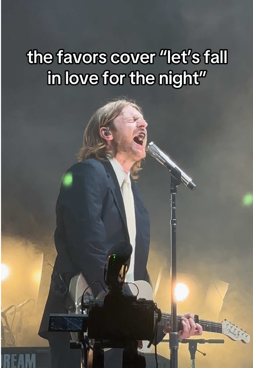 dare i say i loved the live version more than the original! #thefavors #finneas #letsfallinloveforthenight #ashe #thedreamalbum @wearethefavors 