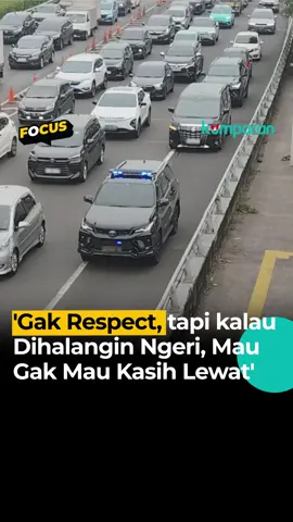 Kendaraan berotator masih kerap melintas di sejumlah ruas jalan Jakarta, termasuk yang berpelat sipil. Fenomena ini menuai keluhan dari masyarakat karena dianggap mengganggu kenyamanan pengguna jalan lain. Hilman (40), salah satu warga, menilai penggunaan rotator memberi kesan ada pengendara yang diistimewakan. Meski enggan memberi jalan, ia sering kali terpaksa mengalah karena khawatir terjadi keributan di jalan. Senada dengan Hilman, Yudi (34), seorang kurir paket, menilai tidak semua kendaraan berotator layak didahulukan. Beberapa pekerja swasta, seperti Vedro (25) dan Ari (26), juga mengaku terganggu dengan lampu strobo dan sirene yang kerap digunakan tanpa alasan mendesak, bahkan menimbulkan silau dan keresahan. Akbar, pengguna jalan lain, menyebut suara sirene justru membuatnya pusing, meski akhirnya tetap memberi jalan. 