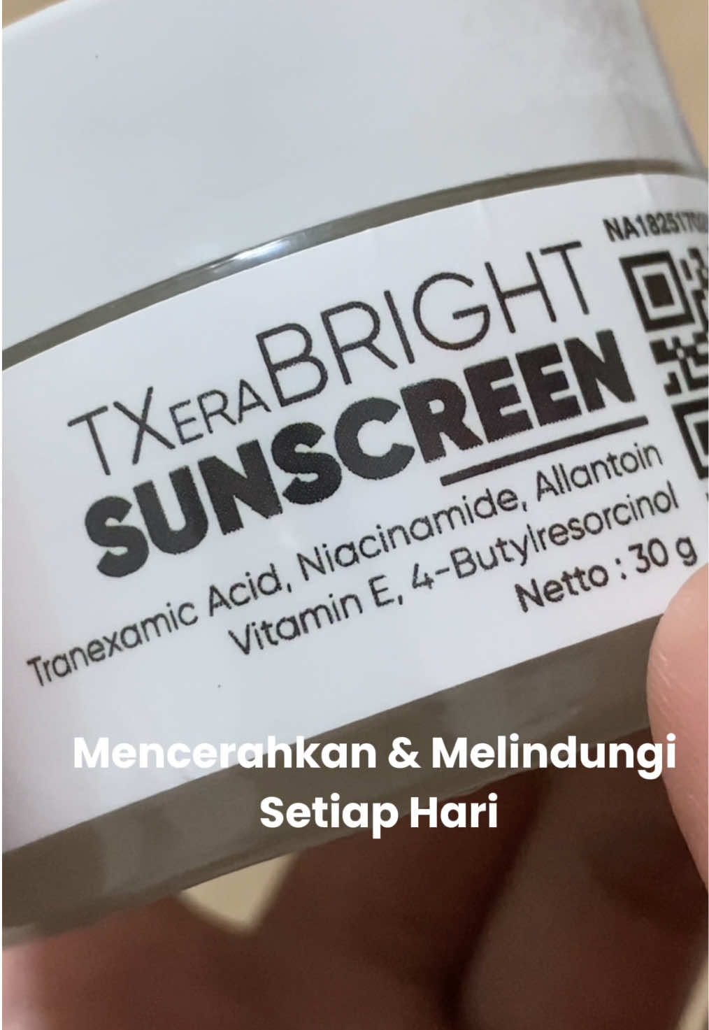 Sunscreen yang ngga cuman melindungi, tapi juga mencerahkan ✨✨ 🧡TX Era Bright Sunscreen🧡  #brightskin #sunscreen #brightening #qezaclinic 