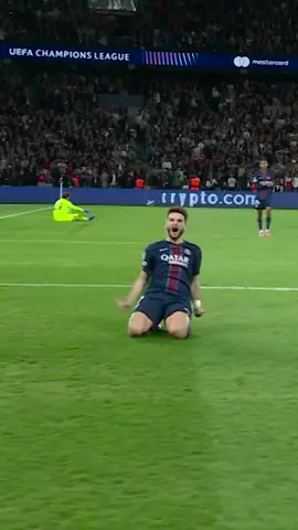 Pure brilliance! 💫 #UCL #ChampionsLeague #PSG #Kvaratskhelia 