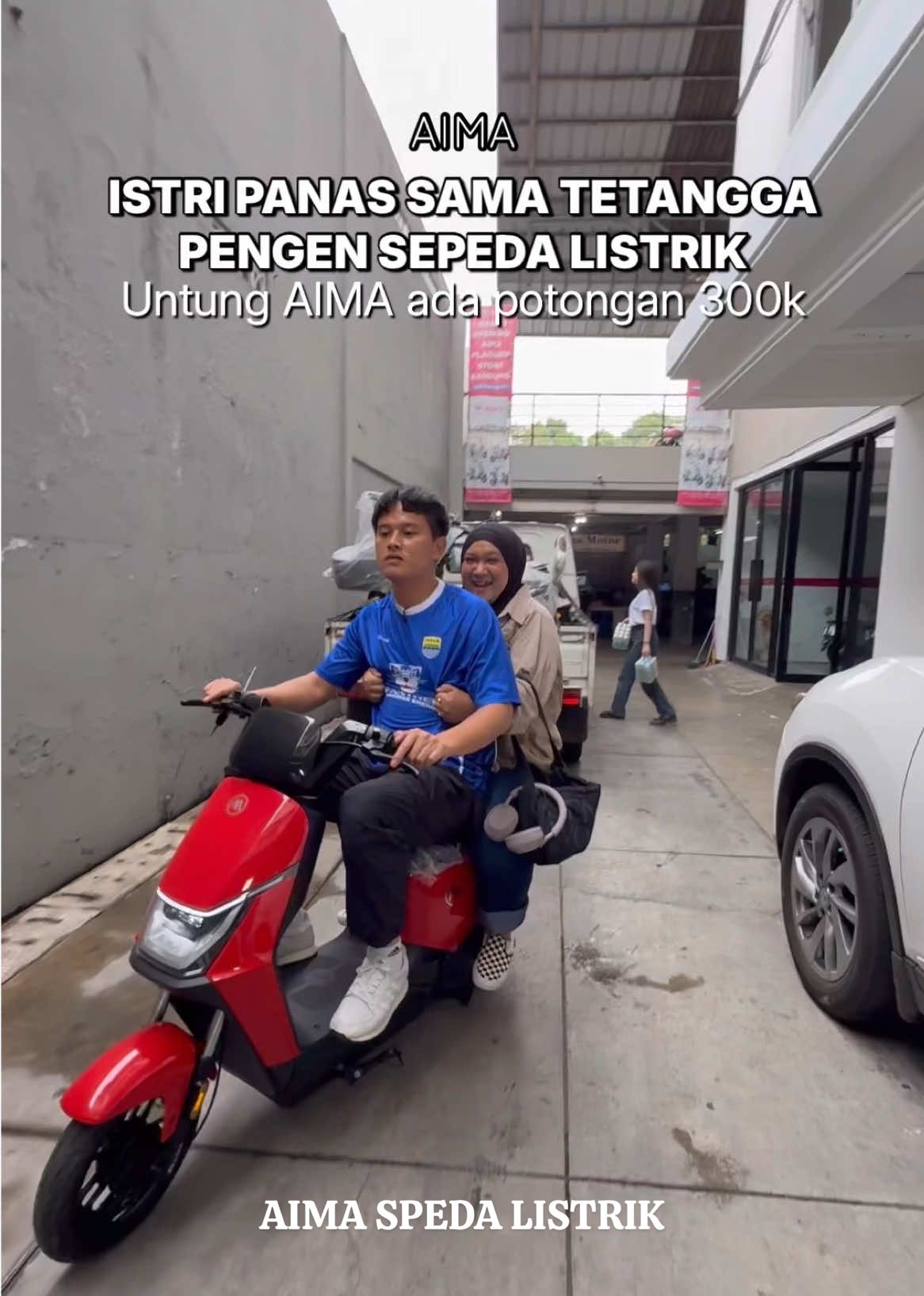 Bojo Mang epul lagi fomo speda listrik. Gak bisa gak diturutin atuh kemauannya, gak di nanti nanti, langsung dibeliin biar Rezeki Mang Epul makin lancar. Belinua disini  AIMA ELECTRIC BIKE & MOTORCYCLE Jl. AH Nasution no 167, cigending kec Cinambo kota Bandung jaw Barat  #MyAIMAStyle #Styleyourfreedomride #AIMABandung #AIMABandungvoucher #AIMABandunghadiah