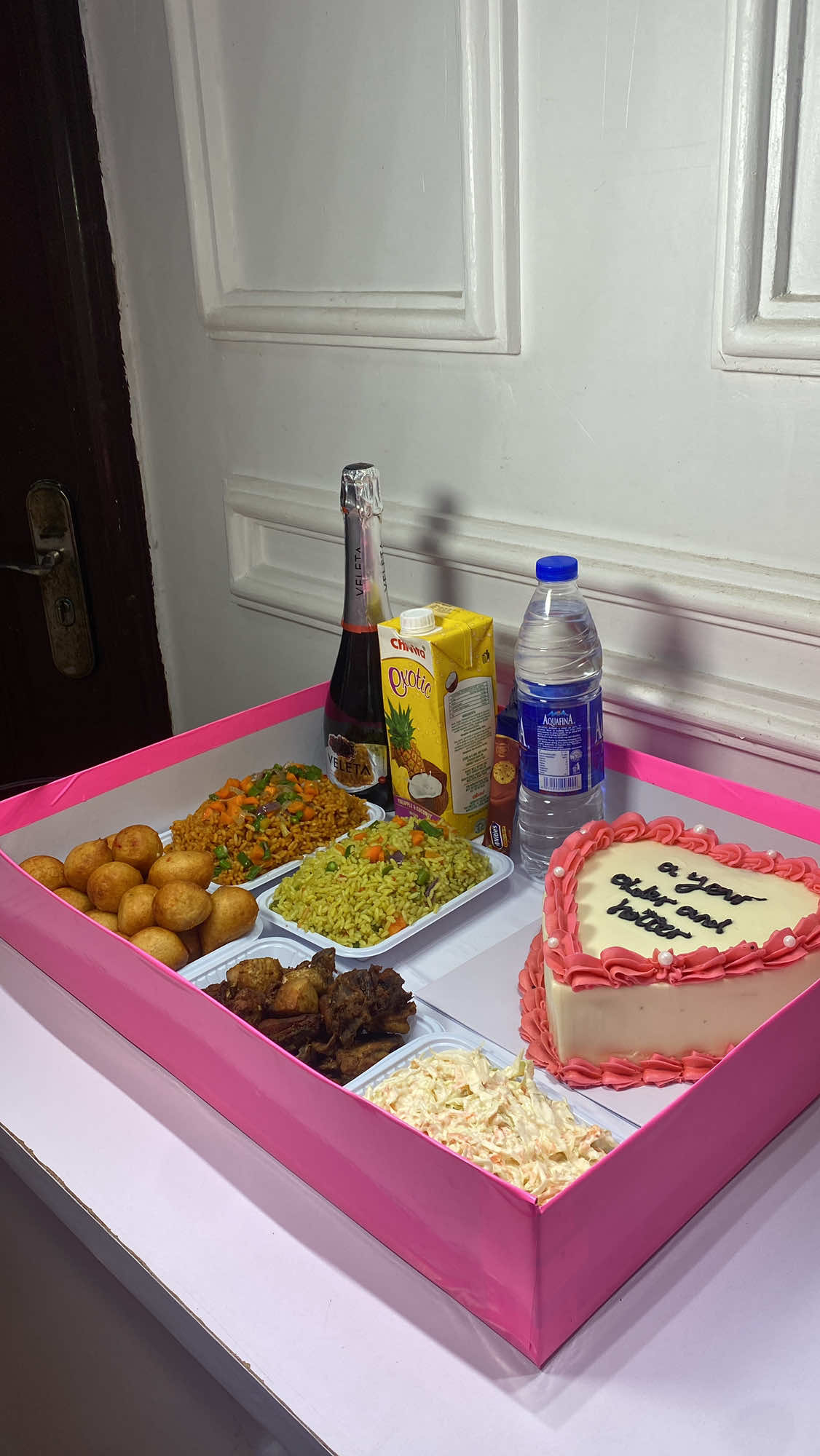 You order, we deliver✅❤️👩‍🍳 Spreading love❤️ Making your soeacial says beautiful 🥰 #foodbox #foodtray #cakesinportharcourt #fyp  #beconsistentwithsbisep17th  #cakesinuniport #surprisevendor #consistencychallengewithtacday18 #favencakes #fyp  #consistencychallenge 