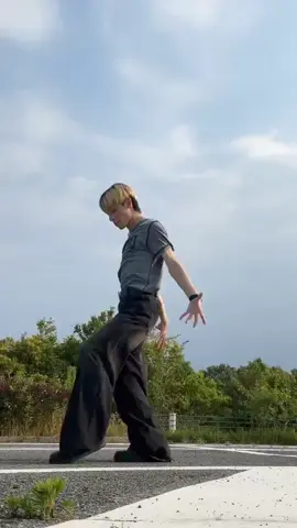 i need to see xlov do a random play dance ヾ⁠(⁠･⁠ω⁠･⁠*⁠)⁠ﾉ (mostly) all vids from his fan accs on twt: _ktnudn haru_thaifan #haru #xlov #enhyphen #kpop #fyp