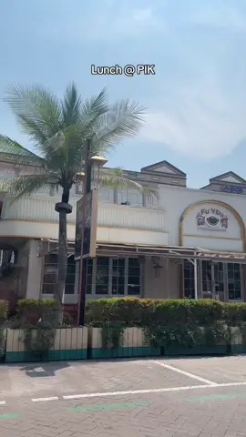 Nak ke Pagi Sore agak jauh dari PIK. Kitrg try Restoran Nasi Padang ni. kat bangunan sebelah PIK je. ayam goreng, tunjang gulai & dendeng daging sedap sgtt kena dengan tekak. Servis pun bagus. Recommended 👍🏻