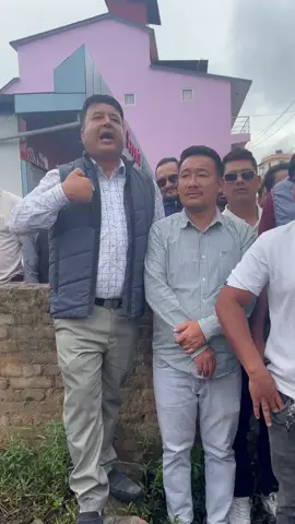 अब सबैले नेकपा एमाले लाई साथ दिनुस है अब हामी बनाउछौ सुन्दर नेपाल