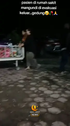 pasien rs.mangundi di evakuasi ke luar gedung #Gempa #Nabire #PapuaTengah #BNPB #InfoBencana  