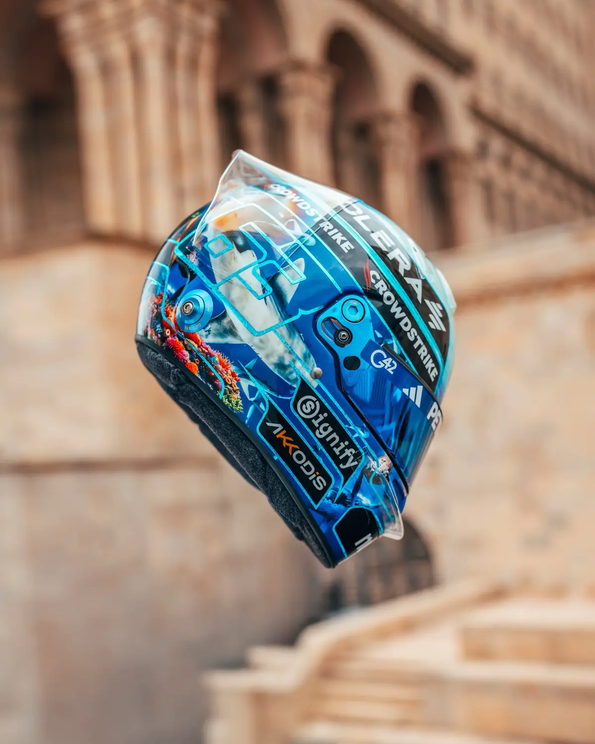 Special edition helmet for George in Baku with the Blue Marine Foundation 🌊🐠 #f1 #formula1 #mercedesamgf1 #azerbaijangp #georgerussell 