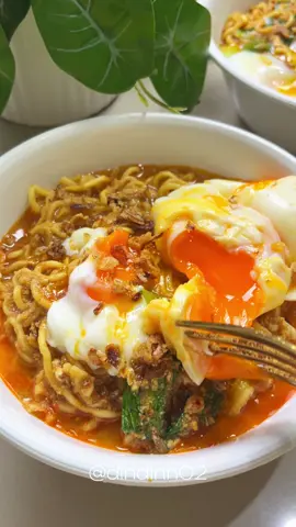 Seenak buatan resto 😍 Kalau udh tau resep bumbu Bangladesh nya gini jd lebih praktis kapan aja bisa buat sendiri dirumah . Apalagi rasanya lebih ngaldu karena aku pakai Bumbu Kaldu Indofood  , bisa dibeli di Dapur Indofood Official Store, toko/ warung terdekat @bumbukalduindofood ,  yuk teman-teman cobain juga dirumah ya ✨  Mie BangLadesh Bumbu halus : 100gr Cabe merah kering 100gr Cabe merah 15 Bawang merah 10 Bawang putih 2sdm Ketumbar 4butir Kemiri 2 Biji pala 5 Kembang lawang 4 Kapulaga 1sdt Jinten 50gr Udang rebon 100gr Kacang tanah , goreng Air untuk menghaluskan (Blender lalu tumis ) 500ml Air 2 Cube Kaldu Bubuk Indofood 1/2 sdt Garam 1/2 sdt Gula pasir  2 sdm Saos sambal 1-2 sdm Kecap manis 3 keping Mie  3 butir Telur Sayur Sawi secukupnya  Topping : Telur Poding 1/2 matang Bawang goreng  #jadilebihberasa #jadilebihpraktis #Miebangladesh #resepsimple #fyp 