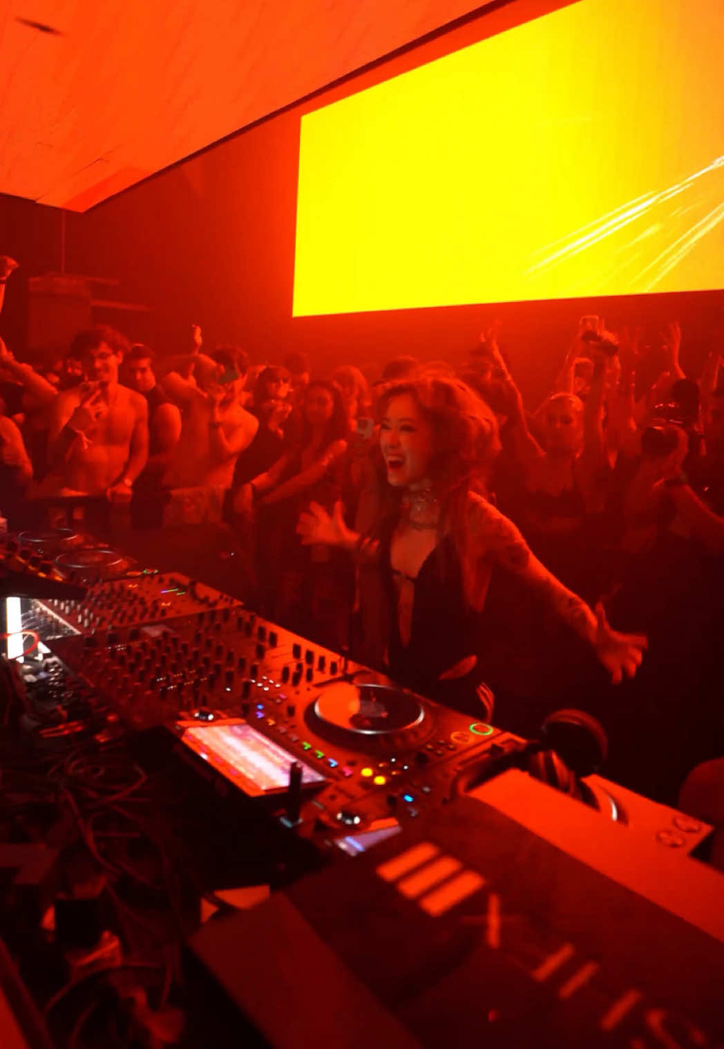 Kick rolls > #techno #rave #dj #hardtechno 