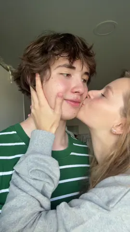 он ненавидит сниматься 