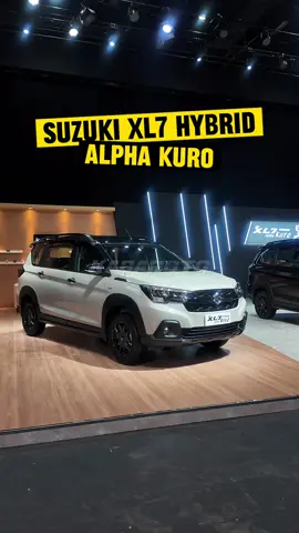 Suzuki meluncurkan XL7 Hybrid Alpha Kuro, yang kini jadi varian paling atas dengan tampilan lebih sporty🔥 Ubahan utamanya ada di bagian eksterior yang serba hitam. Mulai dari lampu depan-belakang berkesan smoke, bumper garnish hitam glossy, roof rail dan handle pintu dark finish, sampai spoiler dan emblem juga tampil full black👍 Untuk harga, tersedia 3 opsi warna: 	•	Cool Black – Rp 312,2 juta 	•	Savanna Ivory Black Two Tone – Rp 314,2 juta 	•	Show White Pearl Black Two Tone – Rp 314,2 juta #kabarotocon #suzuki #suzukixl7 #suzukixl7hybrid