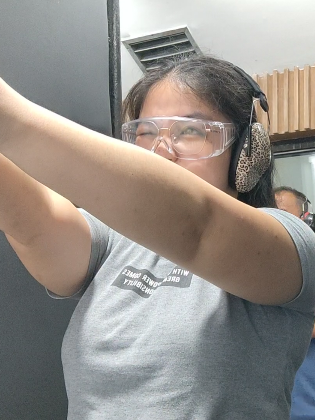 literally my first time 💀💀💀 #fakegun #fail #dearbasketball #range #recoil 