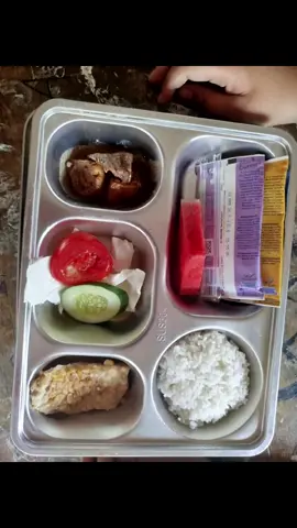 Menu MBG special 😍 smg seterusnya selalu special 🥰 #menuMBG #MBGanakSD #MBG #gurucantik #fyppppppppppppppppppppppp 