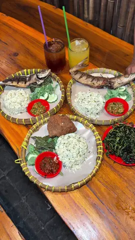 Salut sama mbaknya semangatnya luar biasa👏 👅8/10 PENYETAN SEDEP MANTEP Buka : 11.00-20.00 Alamat : jl sorosutan,sorosutan kec umbulharjo kota yogyakarta