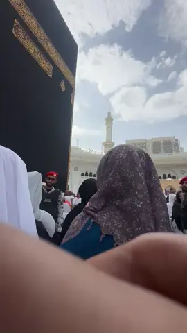 Ketika semua list keinginan kamu diijabah Allah apa yang akan kamu katakan..hanya 1 Allah maha segaanya dan Allah maha baik❤️ Ini ketika perjalanan aku diijika maauk dan sholat di hijir ismail ini hari kedua setelah aku mencium hajar aswad ya Allah tiada lain yang aku harus ucap Allah aku akan selalu berada di jalanmu apapun keadaannya. #fyp #fypシ #diedieumroh2025 
