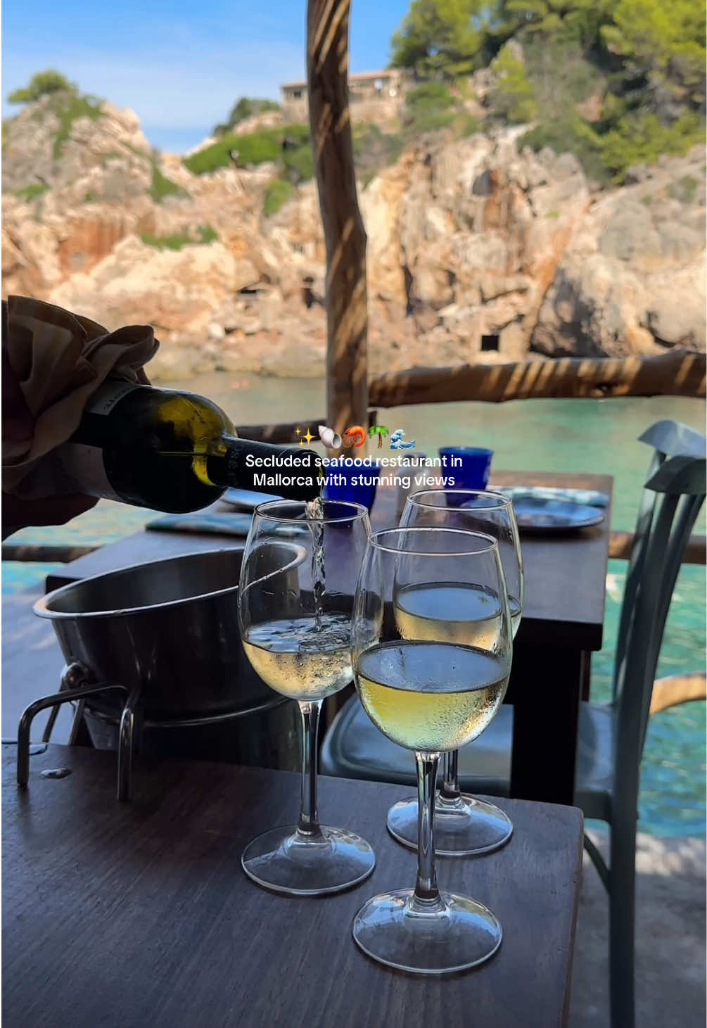 The most stunning seafood restaurant tucked away at a gorgeous secluded beach with the bluest water in Mallorca! 🩵 I’d highly recommend the prawns & the monkfish! We managed to get a walk-in (sept time) but gets busy, so deffo worth trying to pre-book if you can! ✨ #caspatromarch #mallorca #mallorcarestaurants #mallorcaspain #seafoodrestaurant 
