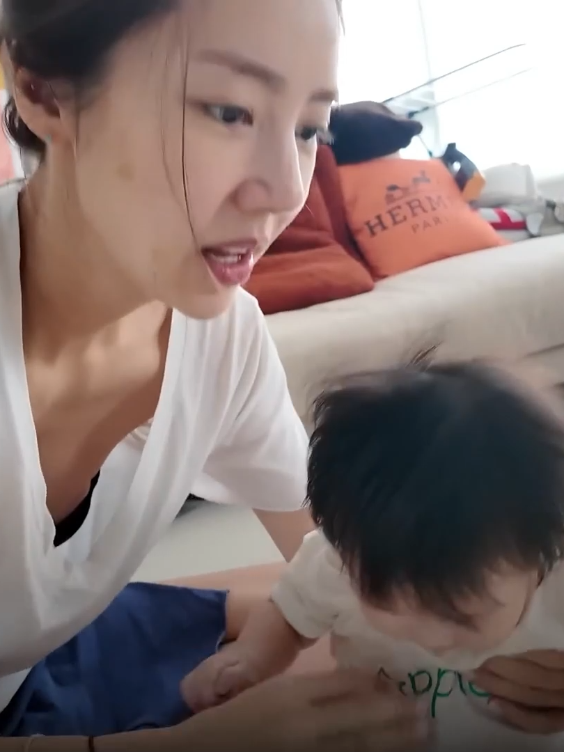 뒤집기에 이어 첫 이유식까지 폭풍 성장하는 해이 😲 #07