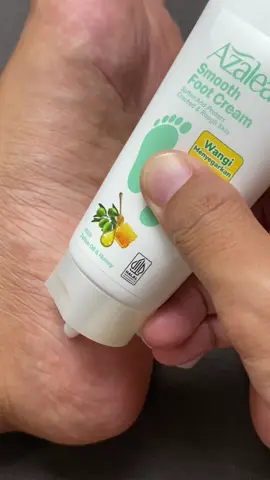 Yang sering mengalami kaki kering dan tumit pecah-pecah kalian wajib coba Azalea Foot Cream dari @Azalea Beauty  #AzaleaBeauty #NyamanMelangkah #AzaleaCantiknyaMuslimah