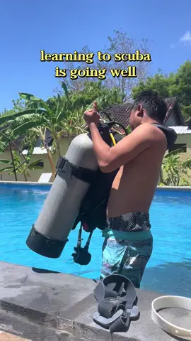i had to take the whole contraption off and put it back on while breathing underwater because apparently that’s something that might happen WHAT NO ITS NOT STOP i didn’t like it period the end #solofemaletravel #travel #solotravel #scuba 