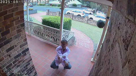 Doorbell camera won’t ever catch me #lacking ! CAM FROM MODERN FAMILY PUTTING ON A SHOW FOR MITCHELL  Dc: @Kyler F****** Irby #choreography #fyp #foryoupage #trending #summerwalker #body #dance #dc #xyzbca 