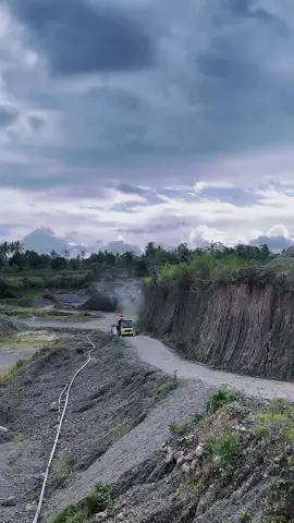 💨#fyppppppppppppppppppppppp #dupmtruklombok #canter125ps #drivermuda #cantermaniaindonesiacommunity 