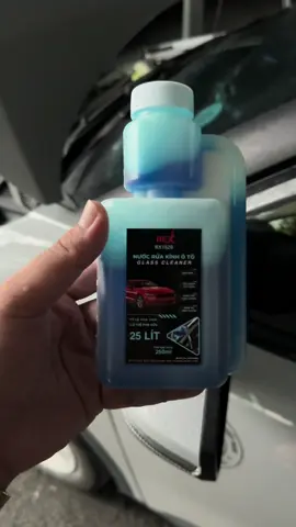 Nước rửa kính oto REX đậm đặc , thích hợp cho mọi loại xe oto “ BÓNG KÍNH - BỀN GẠT “ #nuocruakinhoto #phukienoto #phukienxehoi #chamsocxe #xedien 