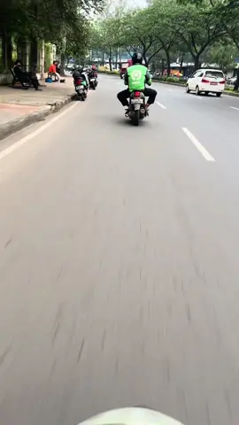 siapa yg di sini sama kaya dia kalo bawa motor pasti ngeGang kakinya🤣. ABSEN KETUA                                      #tiktoknews #fyppppppppppppppppppppppp #fypage 