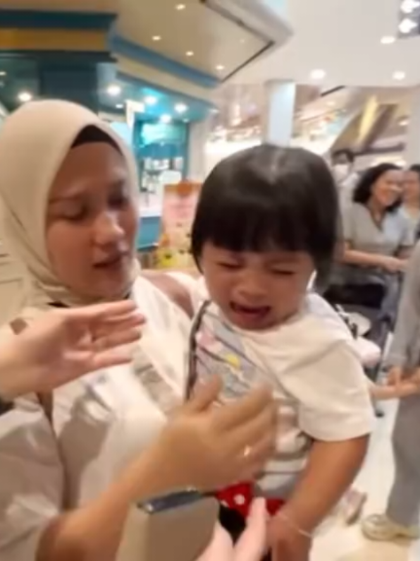 pelit amat si cimit nangis nya gitu doang🤣🤣🤣🤣 #rafinagita1717 #rayyanzamalikahmad  #fyppppppppppppppppppppppp #lily #ranaimamalikaraudiaandara 