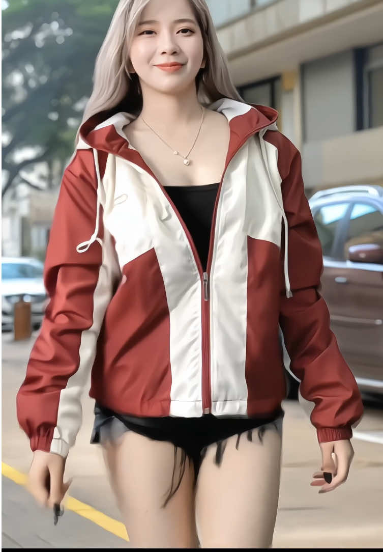 Áo khoác nữ 2 lớp với thiết kế phối màu thời trang, chất liệu dù bền bỉ và chống thấm tốt. Dáng áo vừa vặn với tay dài bo gấu, phù hợp cho cả bốn mùa. Nón to giúp bảo vệ khỏi nắng và gió, tạo cảm giác thoải mái khi mặc #aokhoac2lop #aokhoacgio #aokhoacnu #aokhoacxinh #xuhuong 