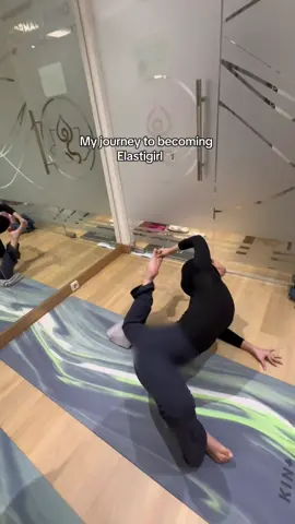 Hari-hari yoga biar apa? Biar jadi elastigirl kalo kata adek ku 🤸🏻‍♀️ #yoga #yogapose #backbend #yogapractice #fyp