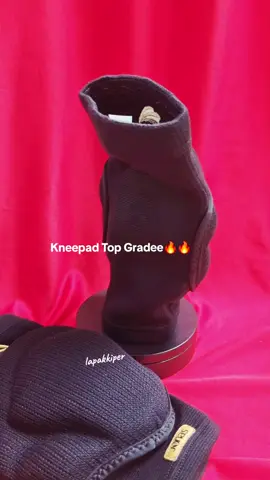 Fitur Anti Slip di bagian atas sleeve, berfungsi agar kneepad tidak mudah melorot Laminasi Kain anti abrasi, fitur ini membuat seri elite memiliki daya tahan 50% lebih baik dari seri lainnya  Double kniting proses, membuat material sleeve milik jonas jauh lebih tebal dan nyaman daripada barang barang serupa  #kneepad #kneepadjonas #jonaselitex3 