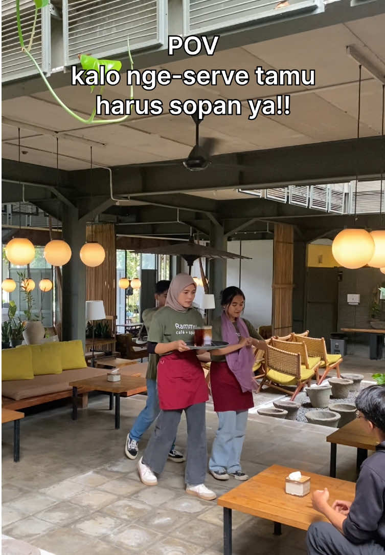 Ngaturakeun ubo rampe🙏🙏 #waitress #waiterslife #cirebon #coffee #coffeeshop #jawa #trend #fypシ゚ #fyppppppppppppppppppppppp 