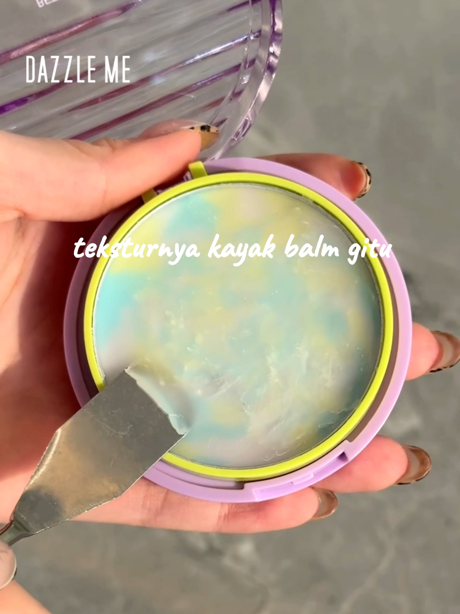 Bedak ini bener-bener bikin muka kayak pake filter! 😍 #dazzleme #dazzlemebeauty #dazzlemeindonesia #dazzlemeid #dazzlemeinvisiblepowder #invisiblepowder #powderlesspowder #powder #diskonakhirbulan #geltopowder #geltopowder #betterthanfilter #betterthanfilterinvisiblepowder #flawless