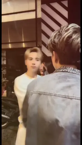 Mở khẩu trang là phải chu mỏ cute vậy hả Phone🤭2 anh em đáng iu quá tr🥰#quanghungmasterd #muzik #captainboy 