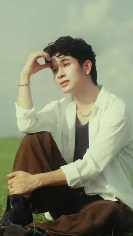 ขอโทษเด้อที่ยังแชท ยังโทรไปหา ขอโทษเด้อที่รบกวนเวลา ย้อนว่าหัวใจ ยังบ่ฮู้ว่าสิรับมื้อการจากลาได้จังได๋ #กัปตันชนกันต์ #ตรรพลหาญ #ติดที่ยังฮัก #mafinentertianment @MAFIN 