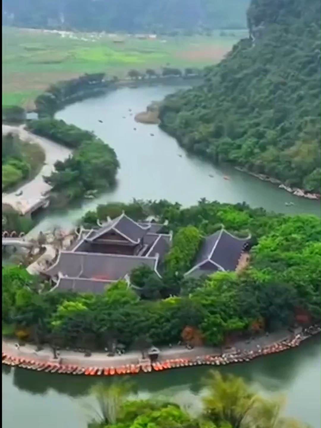 #checkinninhbinh #traveltiktok #travel #travelling #travelblogger #traveller #traveler #traveltheworld #checkinvietnam #homestay #resort #hotel #village #bungalow #ninhbinhtravel #salinahotel #newwayhomestay #trending #viral #viralvideo