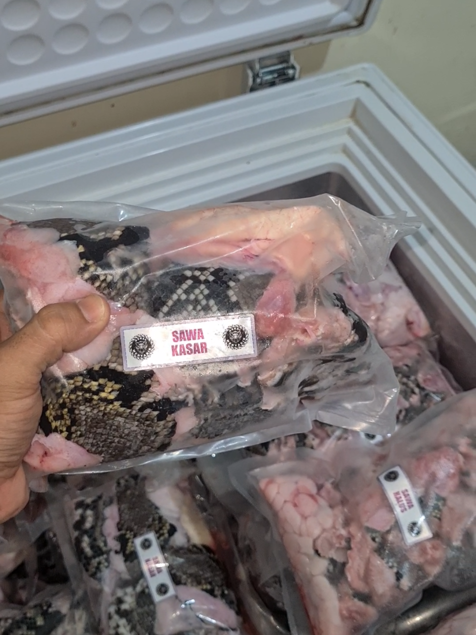 yuk yang mau cari daging khas dayak jangan lupa mampir di gerai menyadik #dayak #fyp #fypage #kalimantan #geraimenyadik 