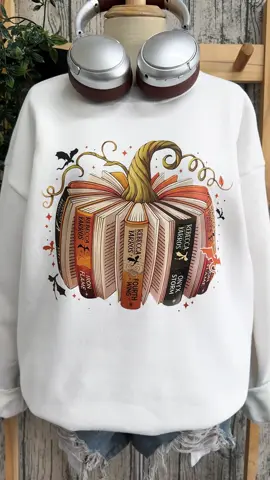 Fourth Wing girlies can’t miss this perfect shirt for Pumpkin Season 🎃📚 #fourthwing #rebeccayarros #onyxstorm #ironflame #halloween 