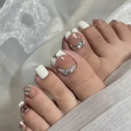 Thấy mấy mẫu nail này ik thấy Tết á troi oi😍