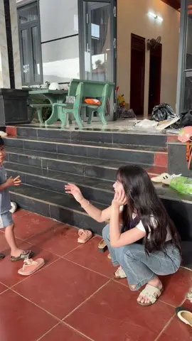 Để đây !! 20 năm nữa lớn lên xem lại nhé . 