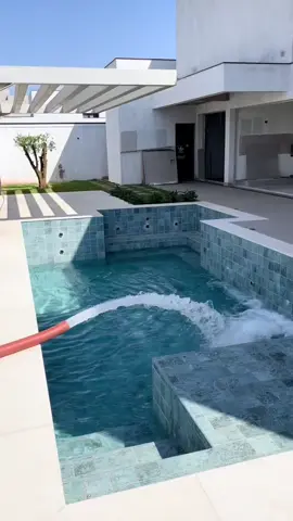 Instalação de piscina de alvenaria com revestimento cerâmico ✨🤍