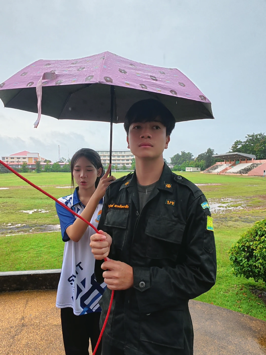 นายโฮจิมินห์  เชิญธงชาติขึ้นสู่ยอดเสา ถึงฝนจะตก #โฮจิมินห์ #fc #โรงเรียนธารทองพิทยาคม 
