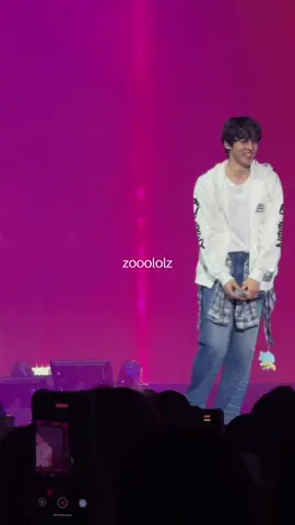 250914 IN YOUR FANTASY どこかのティニにファンサして 楽しそうに去ってくユノ🐶ｗｗｗ #ATEEZ #에이티즈  #윤호 #YUNHO #ユノ 