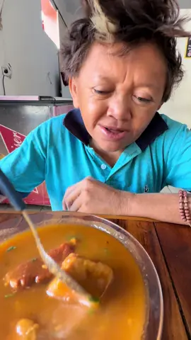 Amanheceu dia de ressaca só um caldinho pra salvar os fígados 