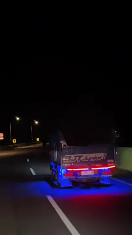 hidup lagi pegel-pegelnya malah denger sendiri pas di RM ada yang ngomongin katanya “sombong si egi kucrit mah yang di videoin cuma mobil bervariasi doang” . sekedar informasi saja ya, saya ini sopir yang mengantar barang dari titik A ke titik B, bukan CCTV yang standby di satu tempat, kalo memang pas konvoi trus emang sikon nya mendukung buat bikin video ya saya bikin, bahkan sampai sekarang ada yang sering komunikasi  pengen konvoi tapi belum pernah pas waktunya ya belum bisa bikin videonya juga, jadi bukan karena mandang unit bervariasi/tidaknya, tapi sesuai sikon pas kebetulan bareng apa engga. saya bukan konten kreator yang sengaja jalan-jalan buat ngonten, tapi cuma sekedar sopir yang kerja dijalanan. 🙏🏻🙏🏻