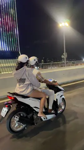Chở gái đẹp đi dạo @Ngọt #varionistyindonesia #vietnamsouscooter #vario150 #vario125 #xh 