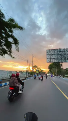 Mojosari dengan kuning-kuningnya #mojosari #mojokerto24jam #senja 