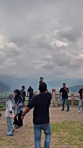 Kita dididik untuk berani, bukan untuk meninggi.                                         #pantanterongtakengon 